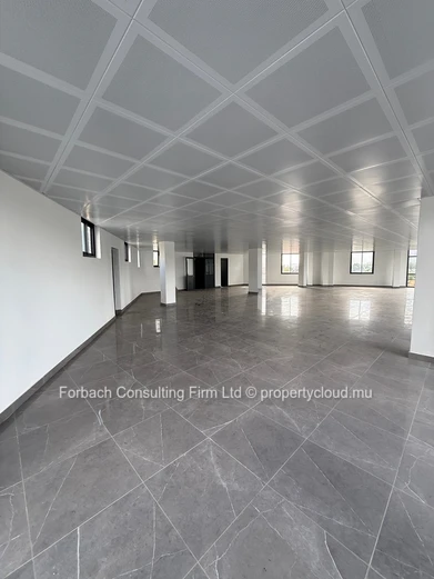 For sale : Prestigious Building ideal for offices and commerce 