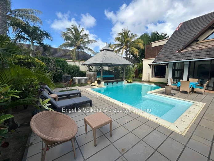 For Rent – Spacious 3-Bedroom Villa with Private Pool in a Secure Residence, Pereybere