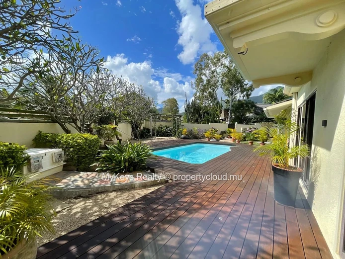 Piscine Privée - Grand Jardin Arboré - Entièrement Meublée - Environnement Paisible