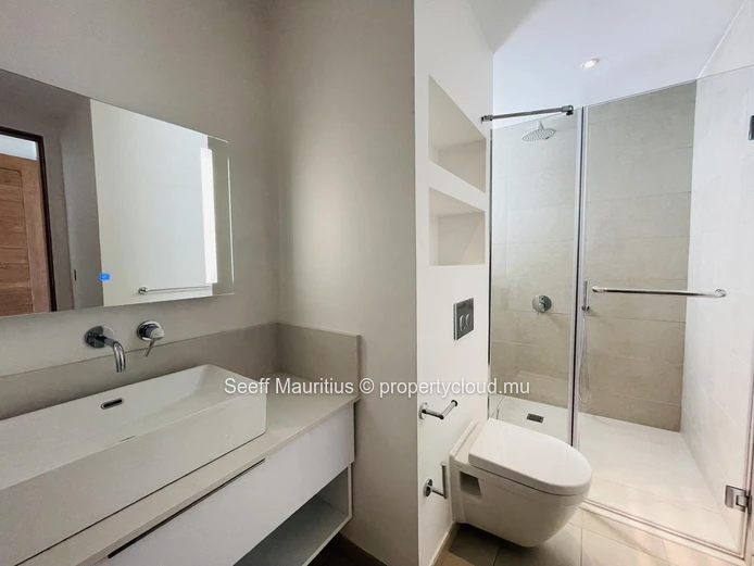 Penthouse exquis en bord de mer avec de magnifiques vues panoramiques sur la mer