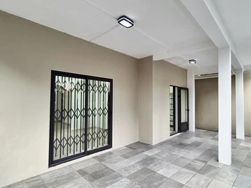 6 Bedroom Apartment