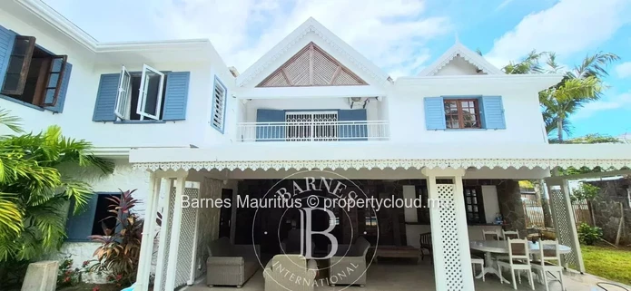 POINTE AUX CANONNIERS – Élégante villa côtière avec piscine et jardin – 4 chambres