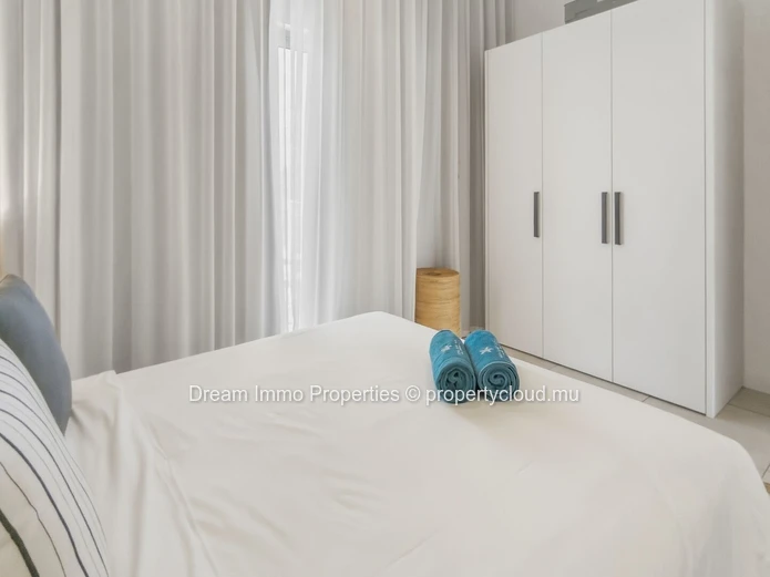 Appartement meublé de 3 chambres avec piscine privée en bord de mer à Grand Baie – Ile Maurice