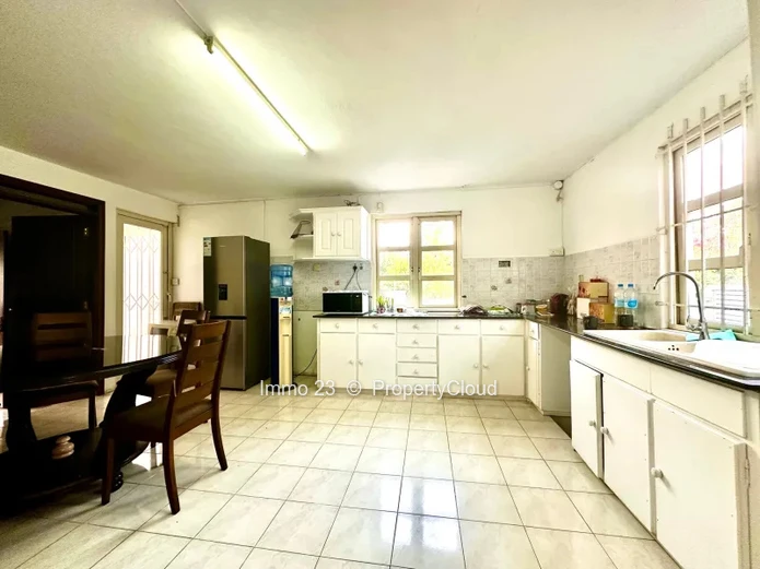 House / Villa - 5 bedrooms - Sodnac - Ref. MA86825VE