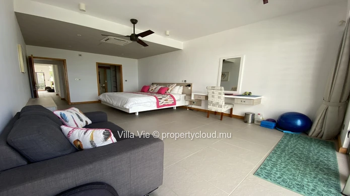 Poste Lafayette - Beachfront modern 3-bedroom ensuite duplex with swimming pool