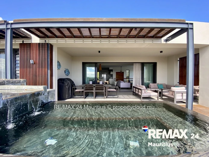 Exclusive Penthouse with Pool and Splendid Views over Tamarin