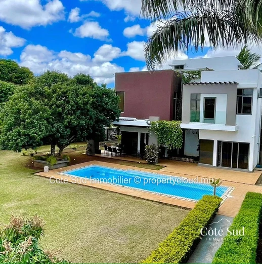 Modern furnished house for sale in Roche Brunes