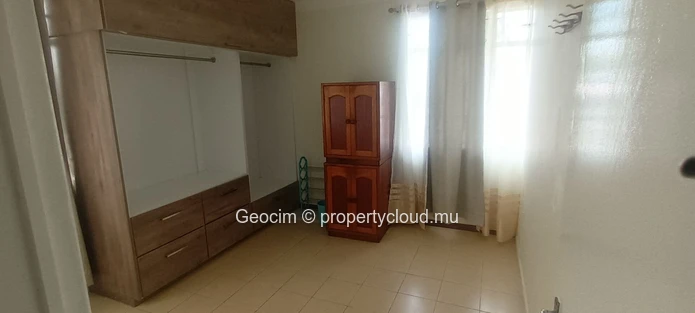 Quatre Bornes Morc St Jean close to Trianon's Metro Express station. Fully furnished 3 bedrooms ground floor flat. Te... (Sole Mandate)