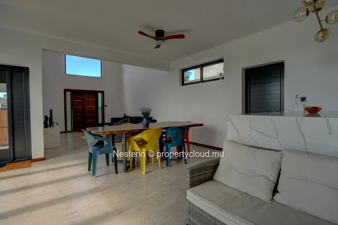 Maison moderne de 226 m² dans le Morcellement Fairview.