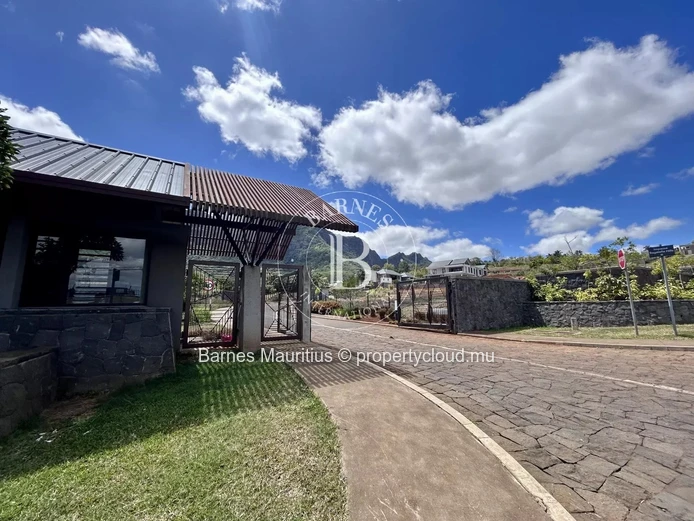 MOKA - Residential land with sea and mountain views - 1,963 m² - France