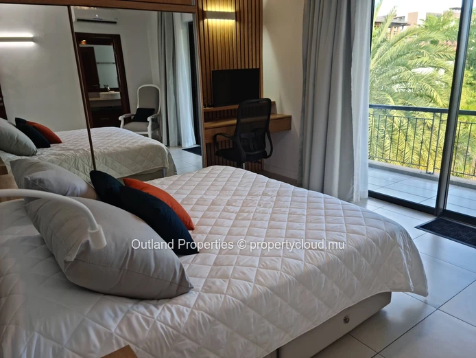 Beautiful newly renovated 3-bedroom apartment with swimming pool