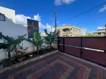 6 Bedroom House