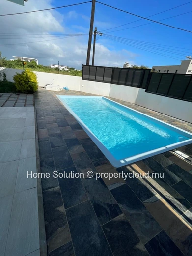  Villa Familiale à Louer avec Piscine et Jardin Privé