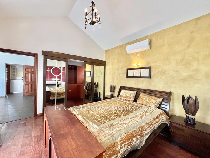 Maison familiale en résidence sécurisée à vendre à Ebène