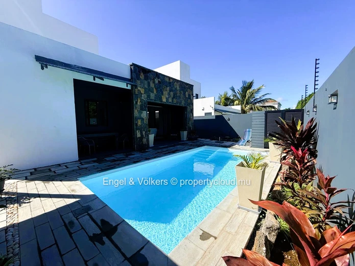 Luxury, Privacy and Comfort Villa in the Heart of Calodyne for Rent  Property Description