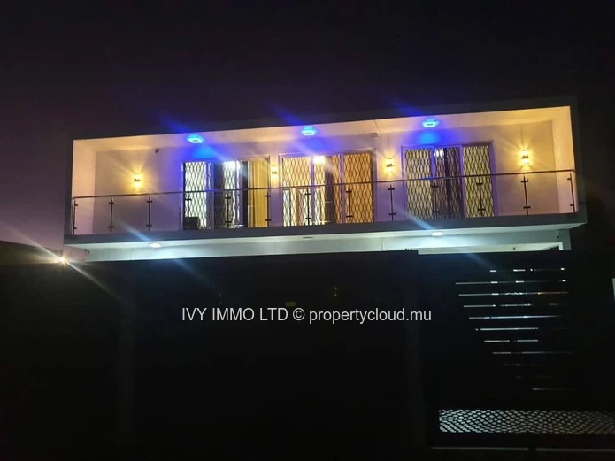 Villa à vendre située à #grandbaie  | Belle piscine• Année de construction : 2022.