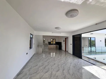 5 Bedroom Apartment