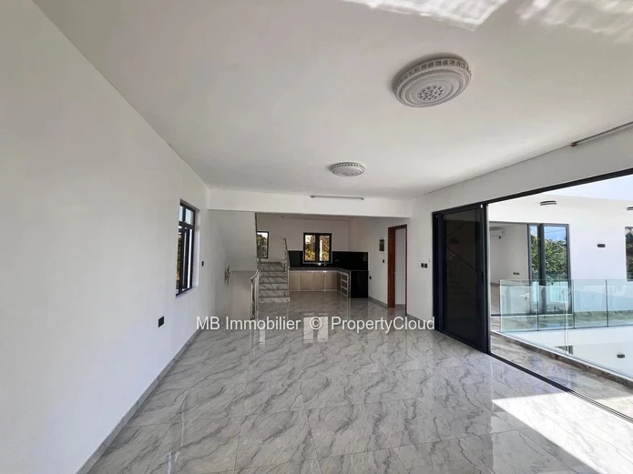 Spacieuse Villa à Louer à Bain Boeuf, Maurice: Propriété de 5 chambres avec piscine