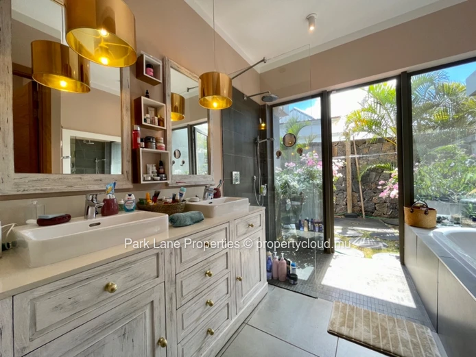 Splendid RES villa within a residential complex for sale!