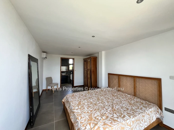 À VENDRE – 2 Duplex avec Accès Rooftop de Type Penthouse – Bain Boeuf