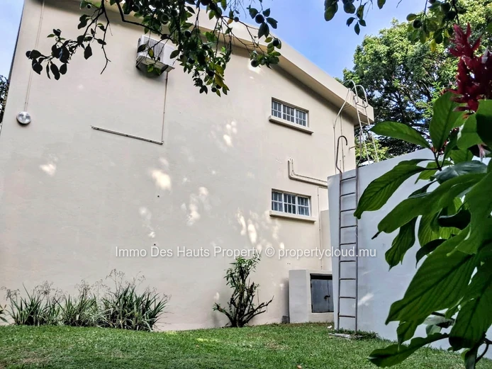 3 bedroom Apartment ground floor semi furnished for sale Curepipe 