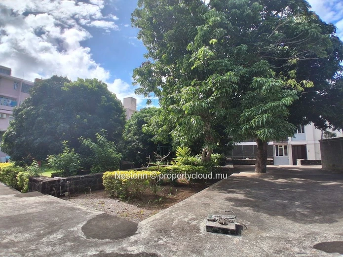 Fully furnished duplex apartment close to amenities.