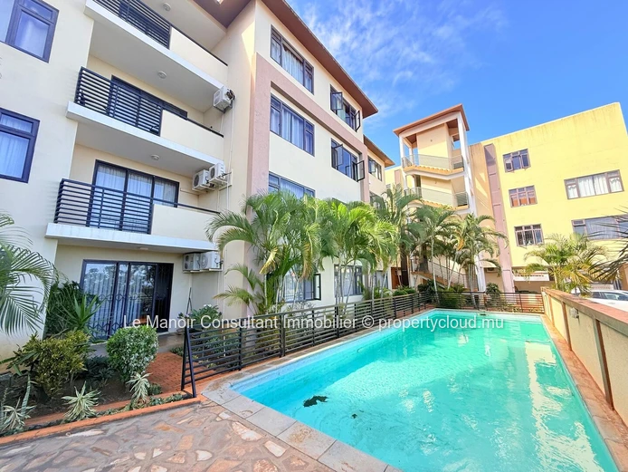 3-Bedroom Apartment - Sea view - Close to bus stop, shops and beaches