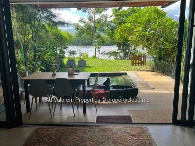 Duplex 3 Chambres à Vendre à La Mivoie, Rivière Noire – Vue sur la Rivière et les Montagnes