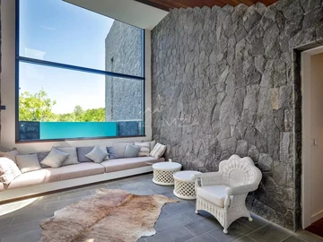 5 Bedroom Villa