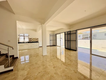 5 Bedroom Villa