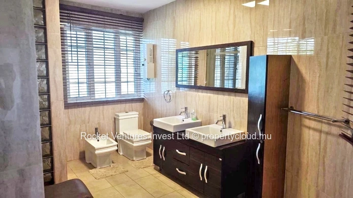 Villa élégante avec 4 chambres à louer et à vendre, Floréal – Centre