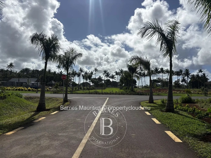 ANAHITA BEAU CHAMP - Residential land