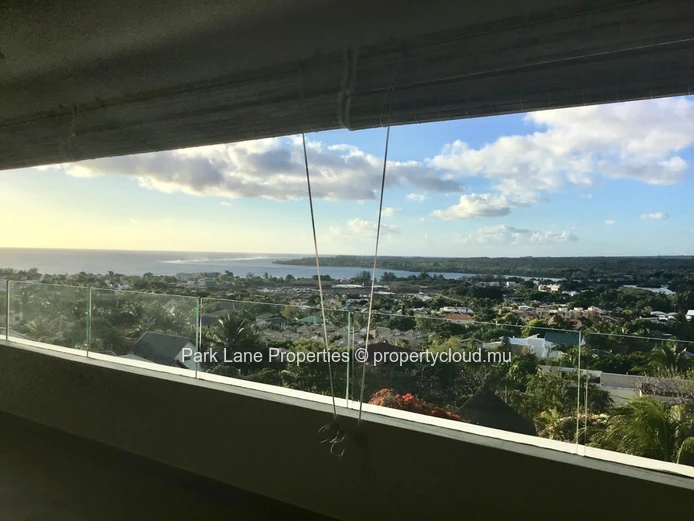 Appartement moderne avec une vue imprenable sur la mer!