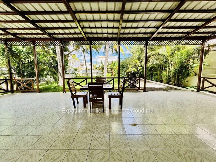 House With Large Veranda, Garden And Beach Walking Distance – Pereybere
