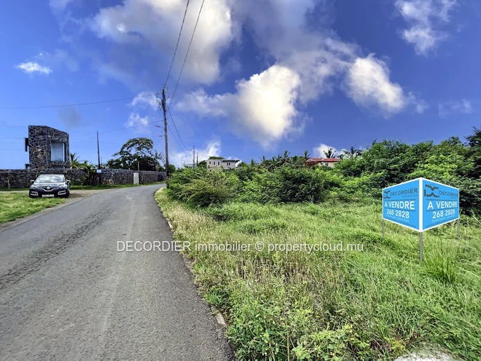 Large residential plot near the beach