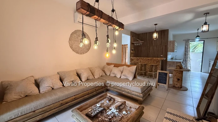 Appartement de 3 chambres en R+2 à vendre à Flic en Flac avec piscine0 Rs