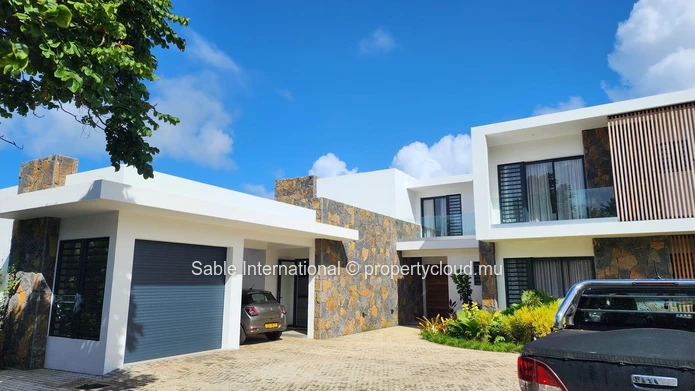 Villa de luxe avec piscine privée à Roches Noires! Entièrement meublée.