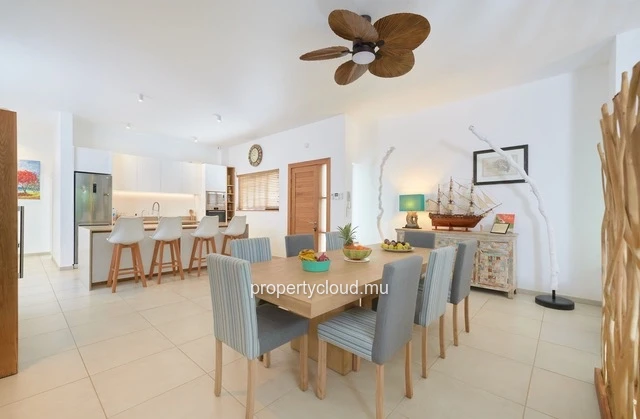 A vendre appartement en rez de jardin à Pointe Aux Canonniers accessible aux etrangers.