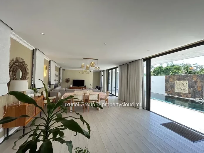 Contemporary Villa for Rent with Pool, Kiosk and Security System