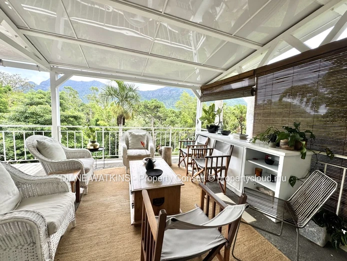 À Vendre – Maison Familiale avec Vue Sur La Rivière et Les Montagnes à Moka