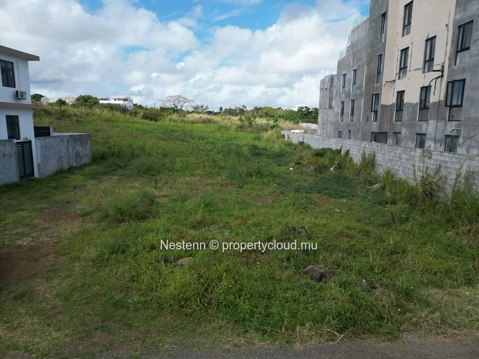 Spacious land of 1272 m² 