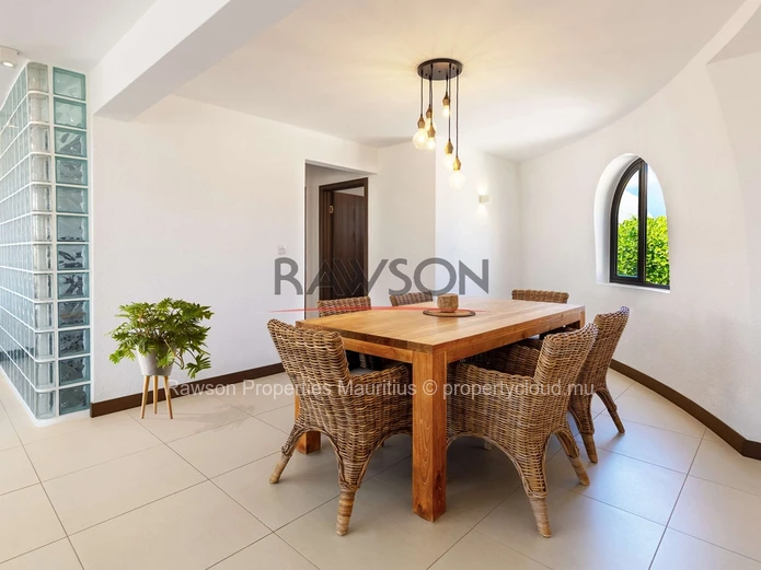 3 Bedroom Villa For Sale in Albion
