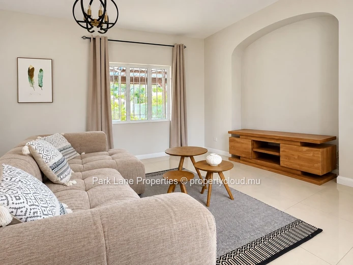 Spacious 4 bedroom family home for rent with pool and garden