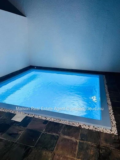 Azure 4 Bedrooms Haven Retreat: Where Tranquility Meets Turquoise Waters, Flic en Flac Mauritius