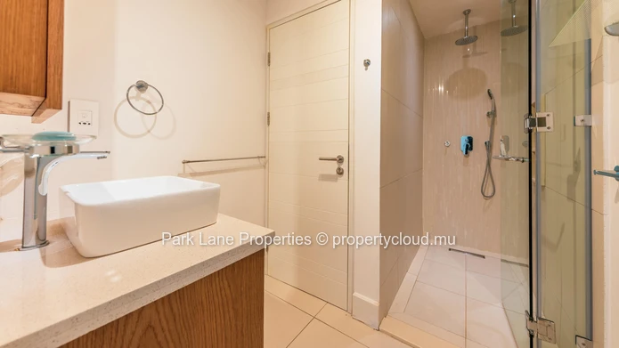 Townhouse de Prestige à La Marina avec Terrasse, Piscine et Amarrage privé de 11m