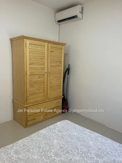 Appartement Meublé 3 Chambres avec Terrasse et Piscine - 2 minutes à  pieds de la plage. 