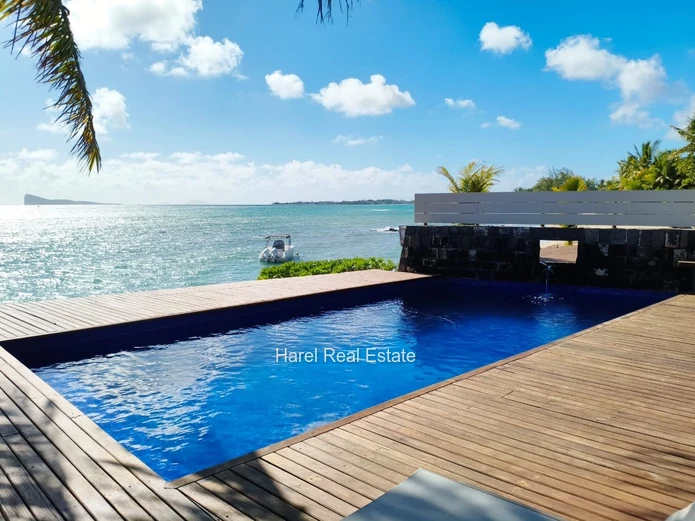 Villa pieds dans l'Eau à Pointe aux Canonniers !