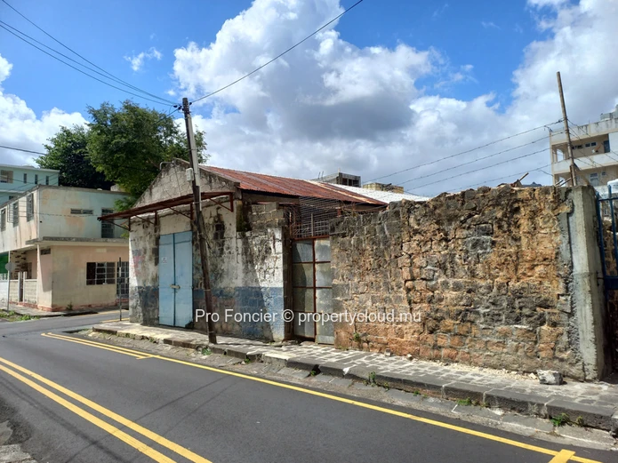 Building in Port Louis - Perfect For A Property Development!