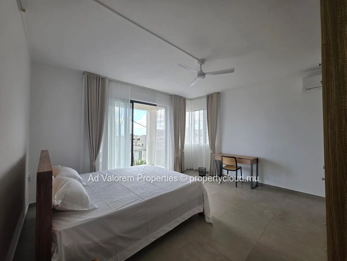 À Louer : Superbe Triplex Neuf De 600 M² À Coromandel!