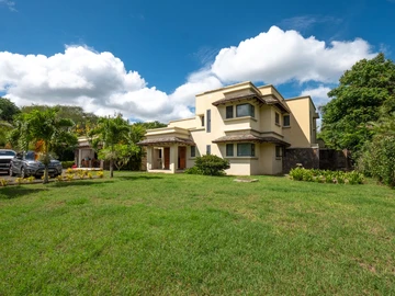 5 Bedroom Villa